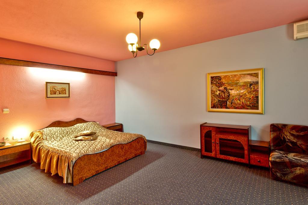 Family Hotel Габрово Екстер'єр фото
